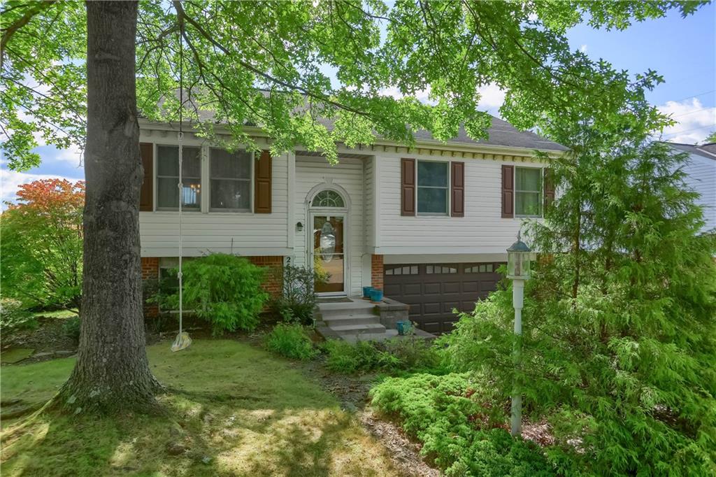 269 Randy Lane Coraopolis, PA 15108 - Photo 2 of 35 Gallery Image 2