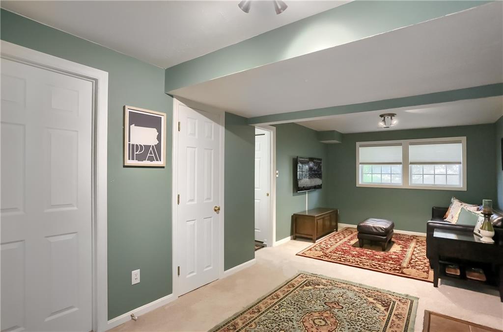 269 Randy Lane Coraopolis, PA 15108 - Photo 25 of 35 Gallery Image 25