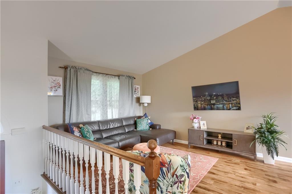 269 Randy Lane Coraopolis, PA 15108 - Photo 4 of 35 Gallery Image 4