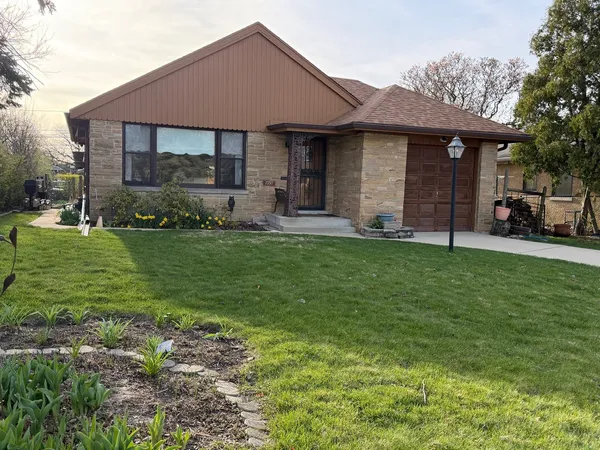 $486,000 | 7050 North Keating Avenue, Lincolnwood, IL 60712