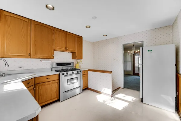 $486,000 | 7050 North Keating Avenue, Lincolnwood, IL 60712