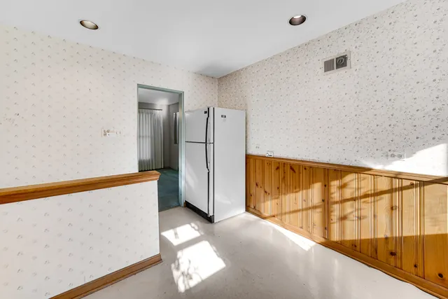 a view of walk in closet