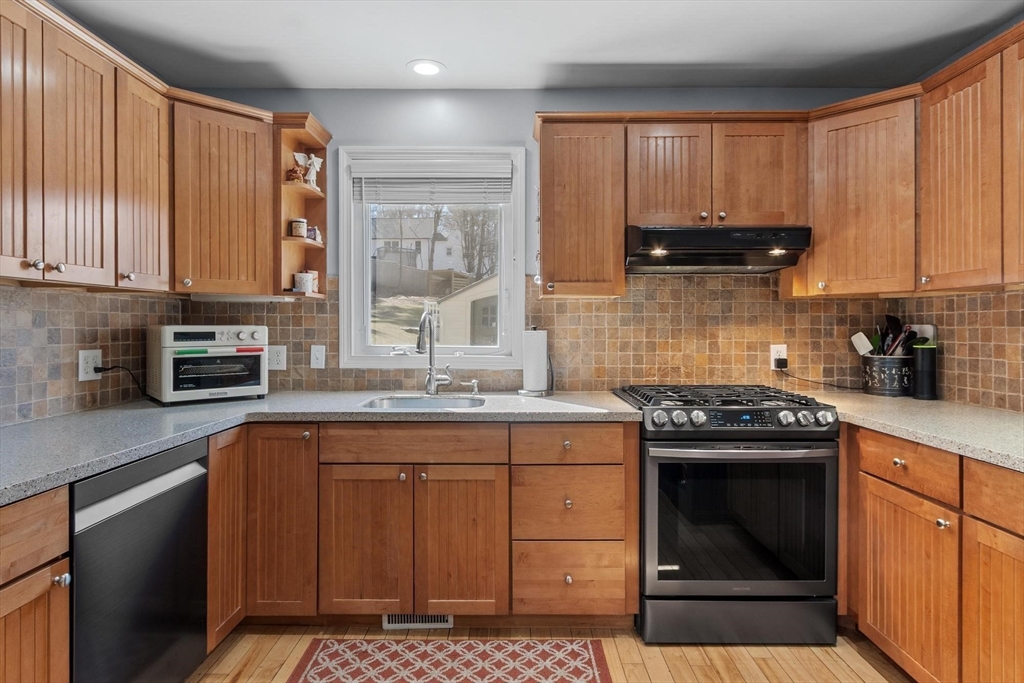 10 Juniper Lane Georgetown, MA 01833 - Photo 5 of 42