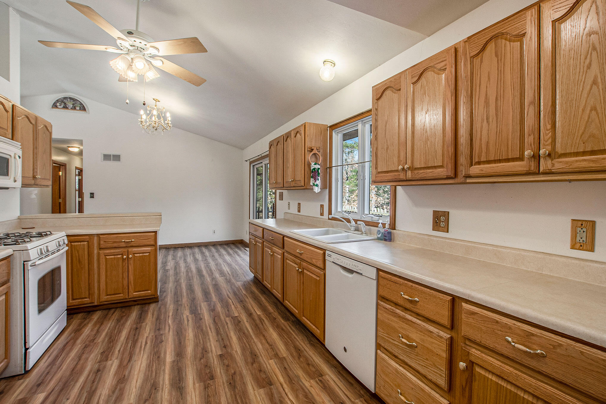 5372 Putnam Road Muskegon, MI 49445 - Photo 10 of 24 08 - kitchen