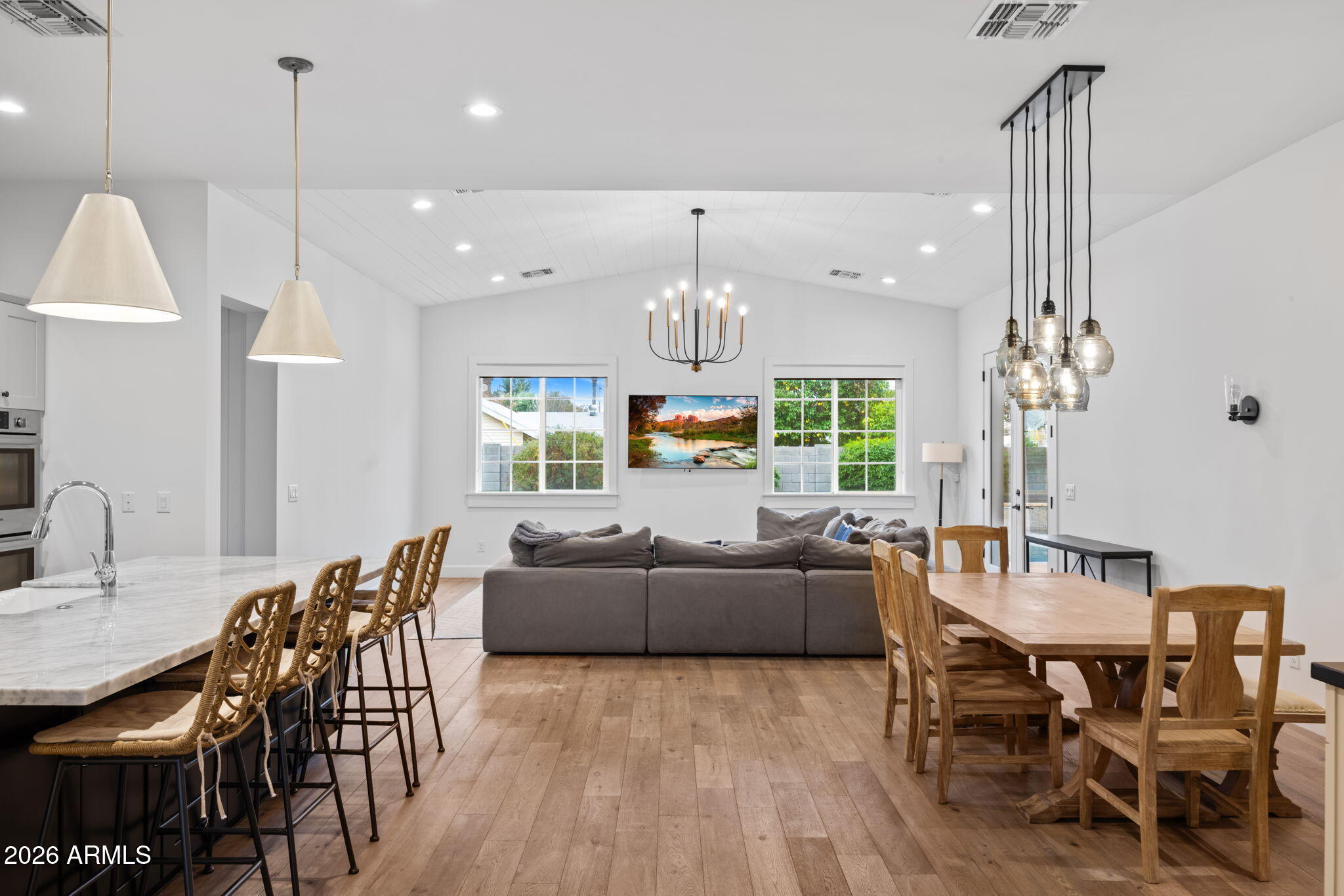 4201 East Cheery Lynn Road Phoenix, AZ 85018 - Photo 12 of 40 Main Living Space