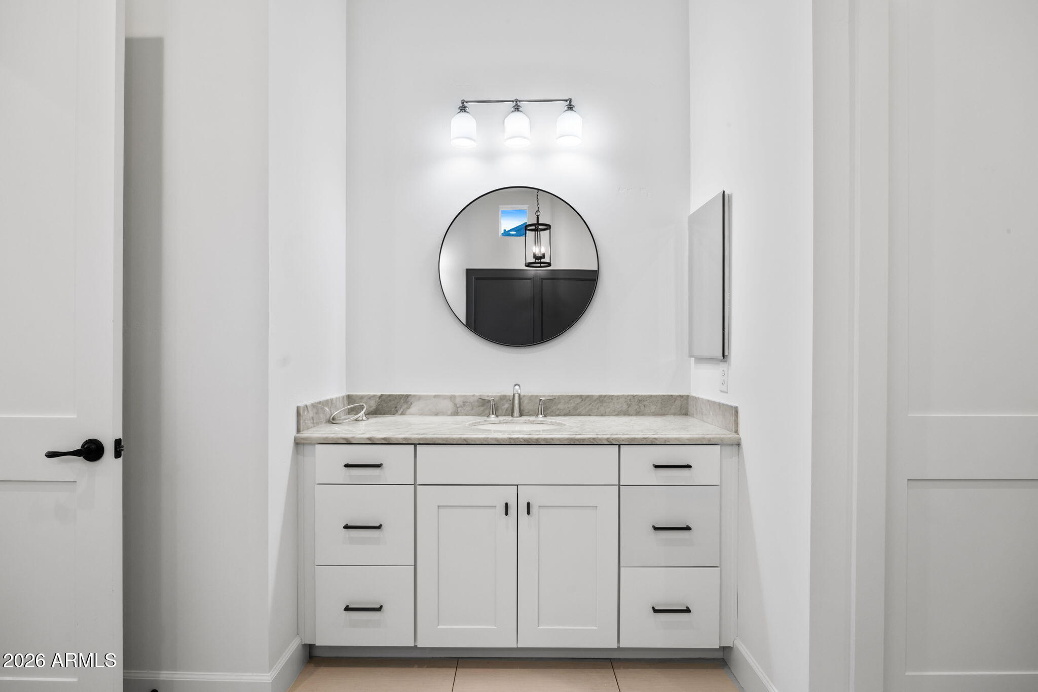 4201 East Cheery Lynn Road Phoenix, AZ 85018 - Photo 17 of 40 Primary Bath