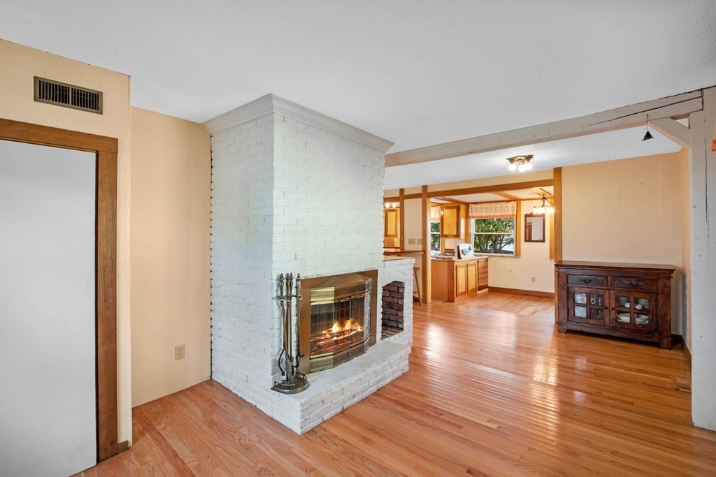 3 Locust Lane Gloucester, MA 01930 - Photo 12 of 33