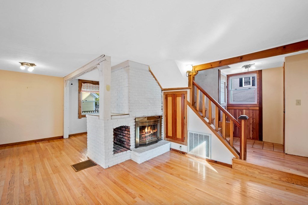 3 Locust Lane Gloucester, MA 01930 - Photo 10 of 33
