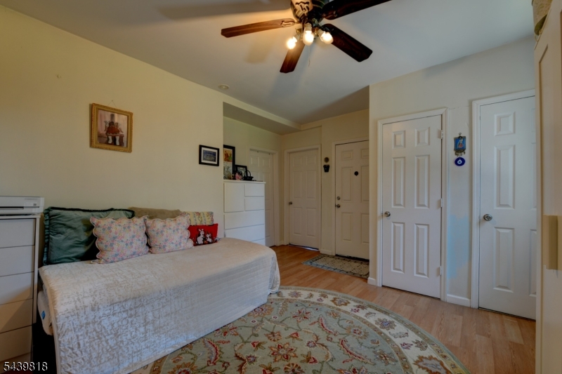 9 Walnut Street Little Falls, NJ 07424 - Photo 10 of 33