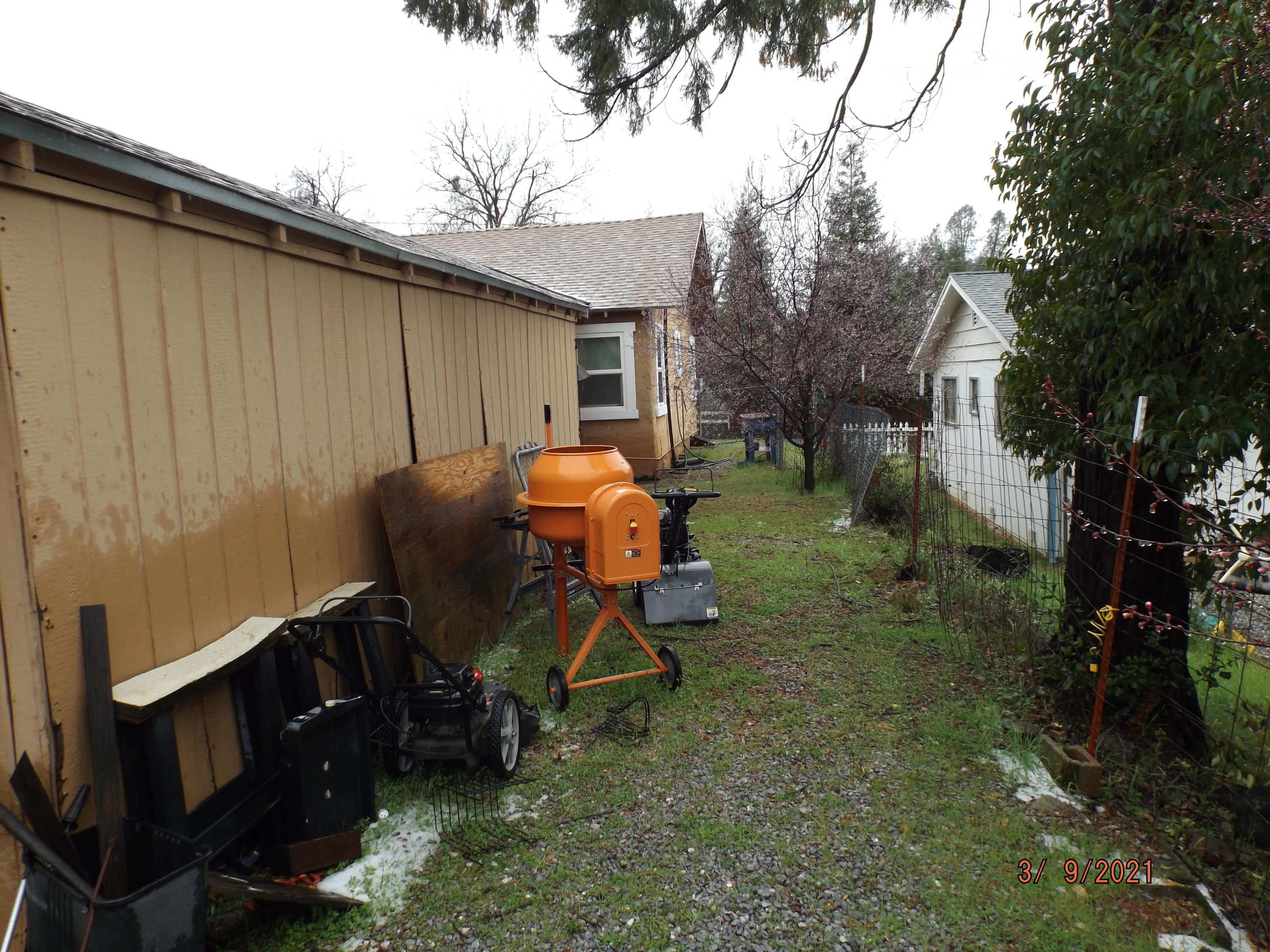 1432 Mussel Shoals Avenue Shasta Lake, CA 96019 - Photo 21 of 24 Side Yard