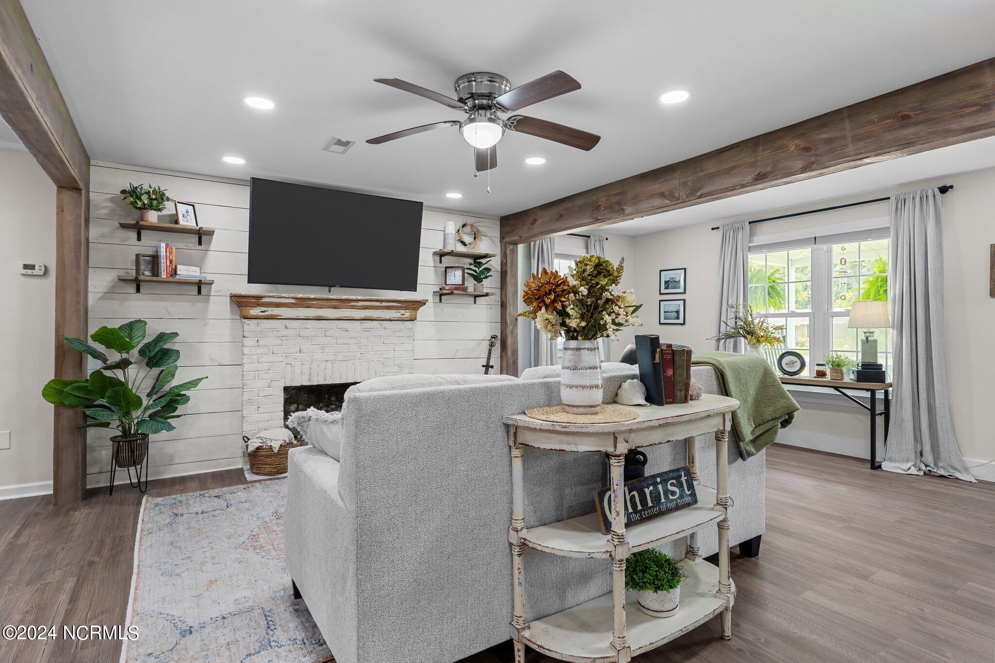 263 Core Creek Road Beaufort, NC 28516 - Photo 4 of 55 farmhouse living room