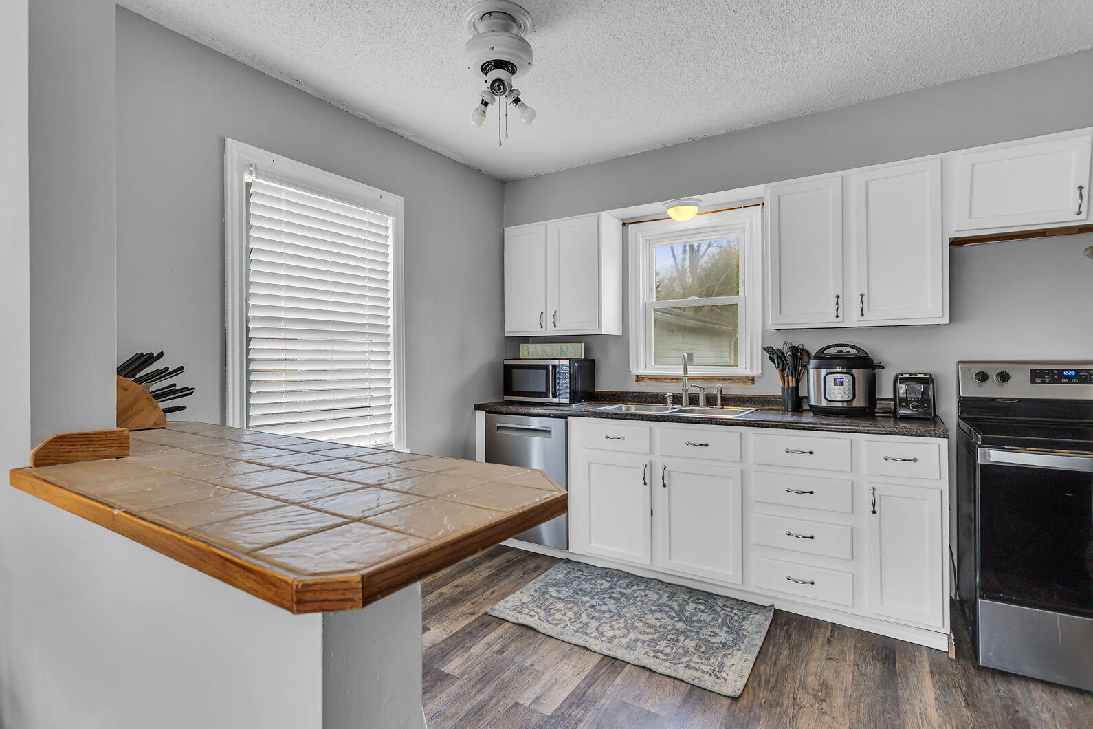 1880 South Argus Court Jackson, MI 49203 - Photo 5 of 26 14-web-or-mls-0N0A7633