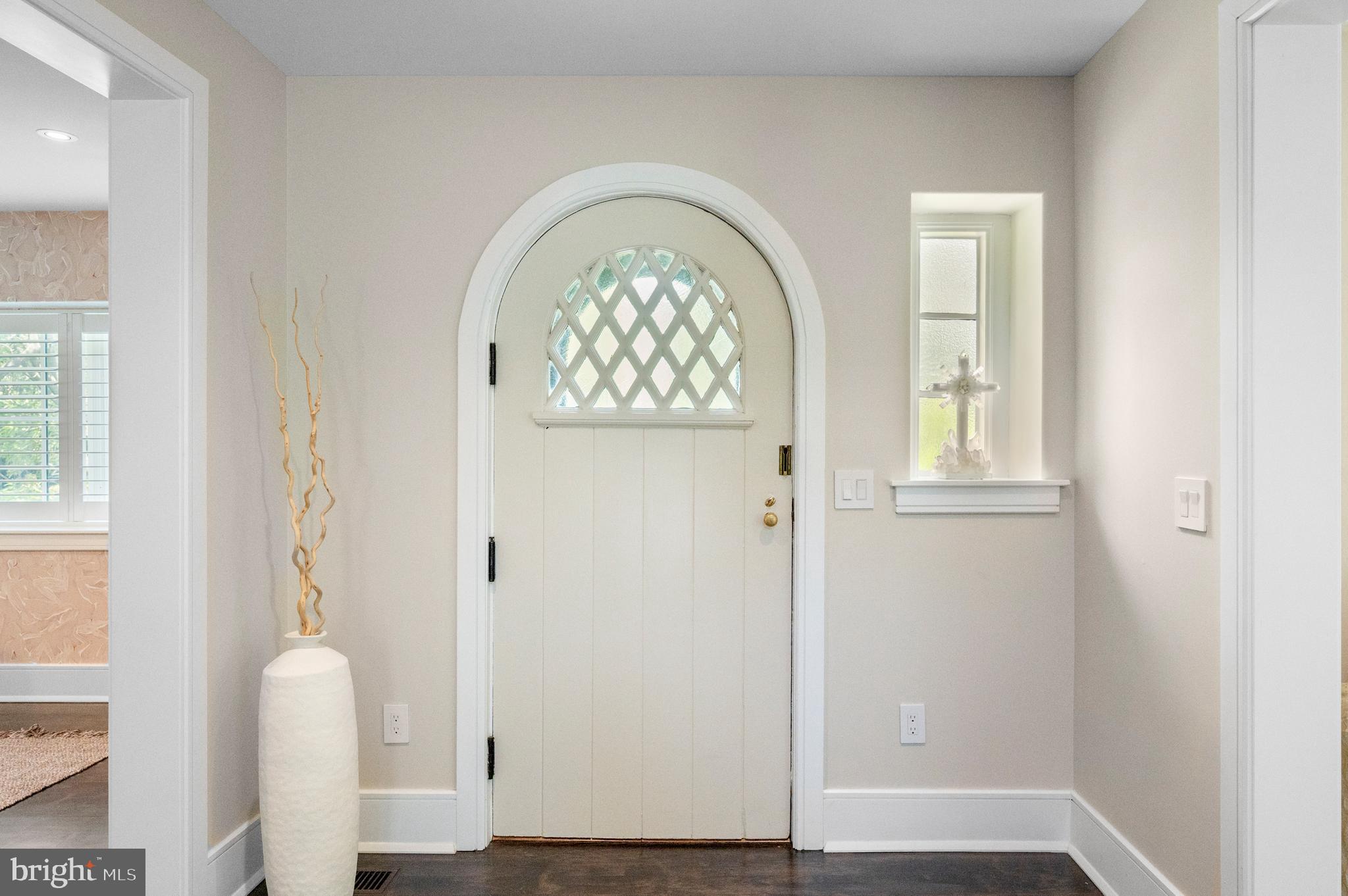 135 Fishers Road Bryn Mawr, PA 19010 - Photo 31 of 104 Welcoming front entry