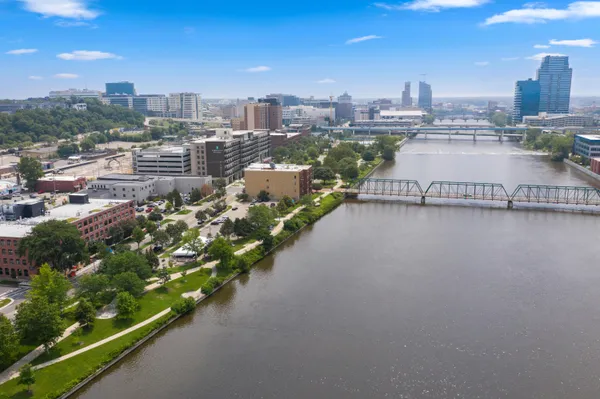 $349,900 | 940 Monroe Avenue Northwest, Unit 338, Grand Rapids, MI 49503