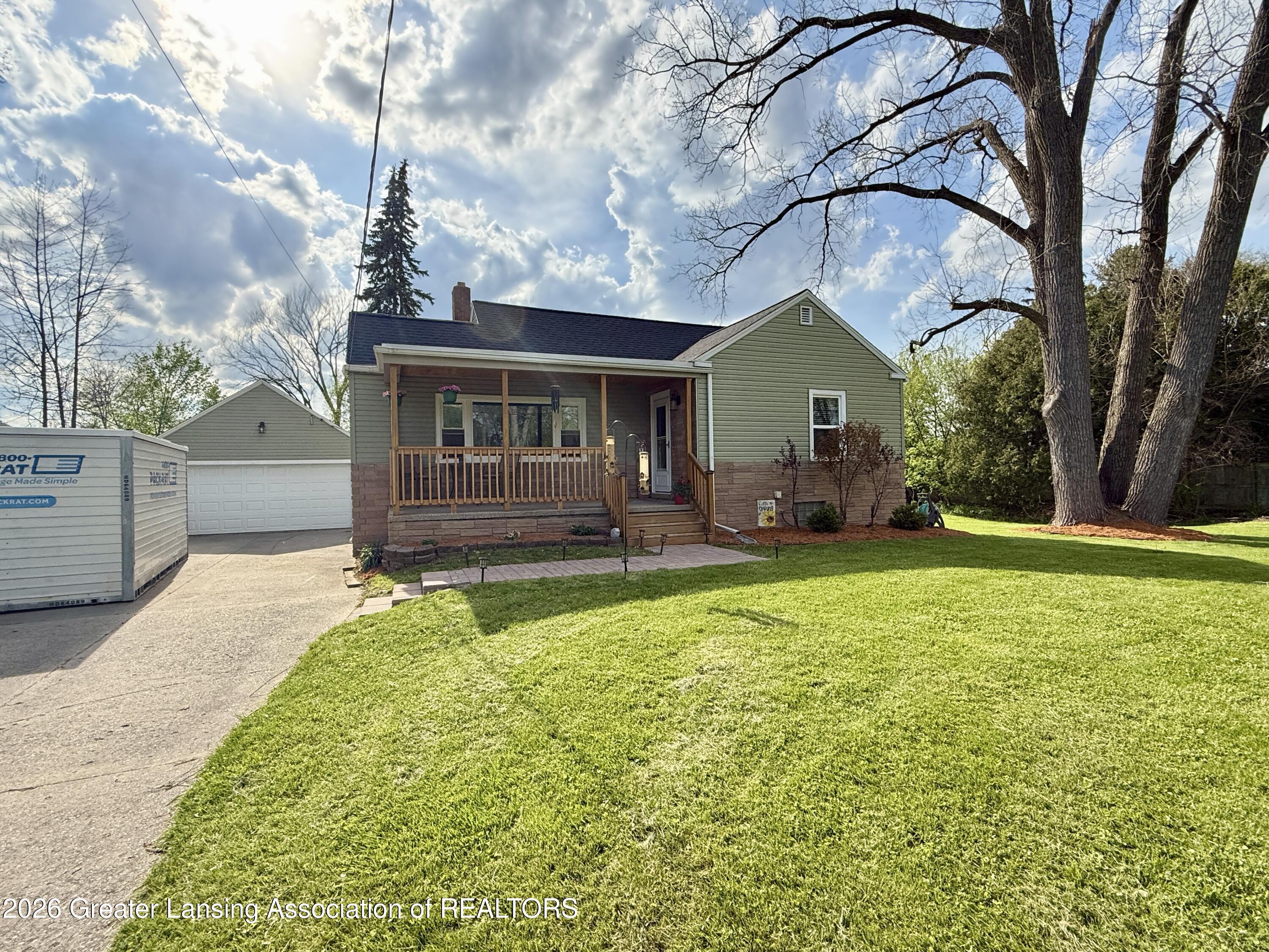 821 Clark Road Lansing, MI 48917 - Photo 3 of 20 IMG_1483