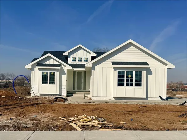 $520,000 | 20804 Emerald Street, Spring Hill, KS 66083