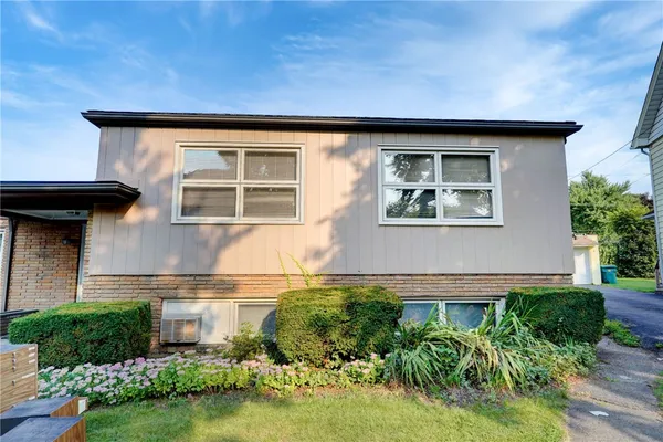 $995 | 2233 Clifford Avenue, Unit 3, Rochester, NY 14609