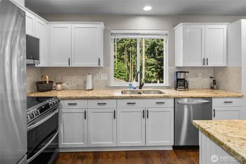 $599,900 | 21550 North Terra Lane Southeast, Yelm, WA 98597