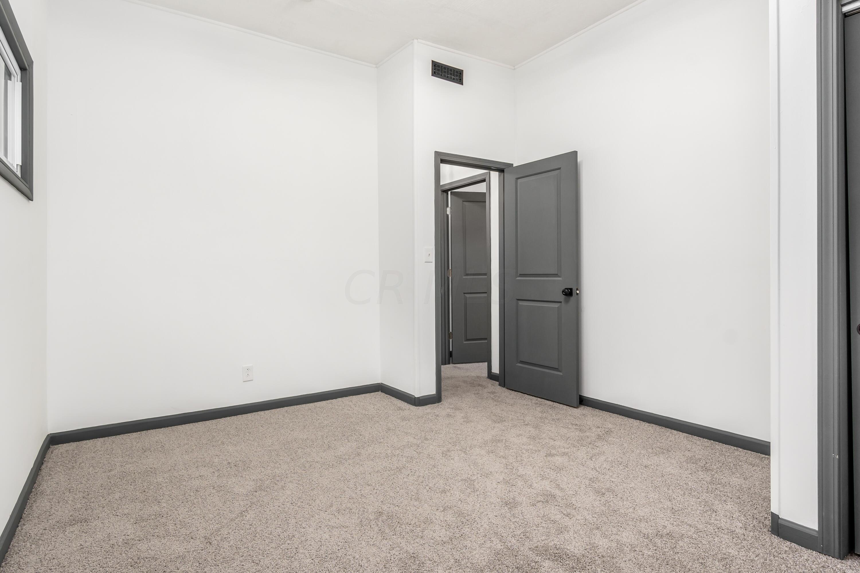 687 Colton Road Columbus, OH 43207 - Photo 43 of 53 2nd Floor 2nd Bedroom
