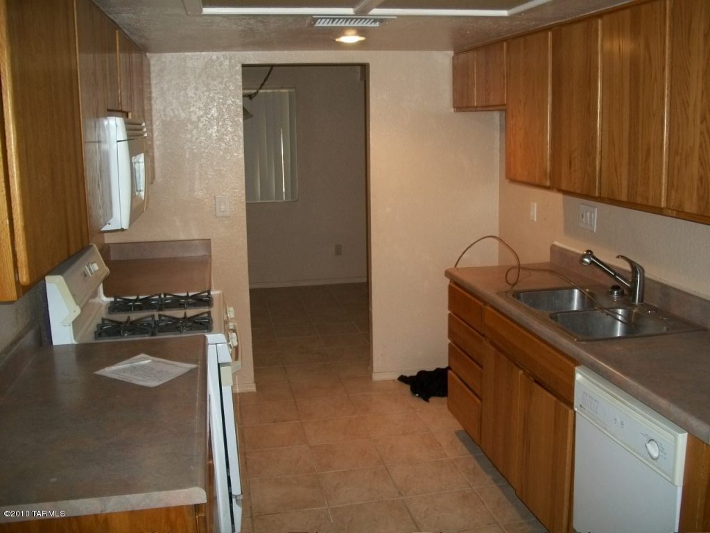 902 East Bilby Road Tucson, AZ 85706 - Photo 4 of 5 Gallery Image 4
