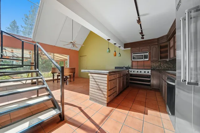 a view of a storage & utility room