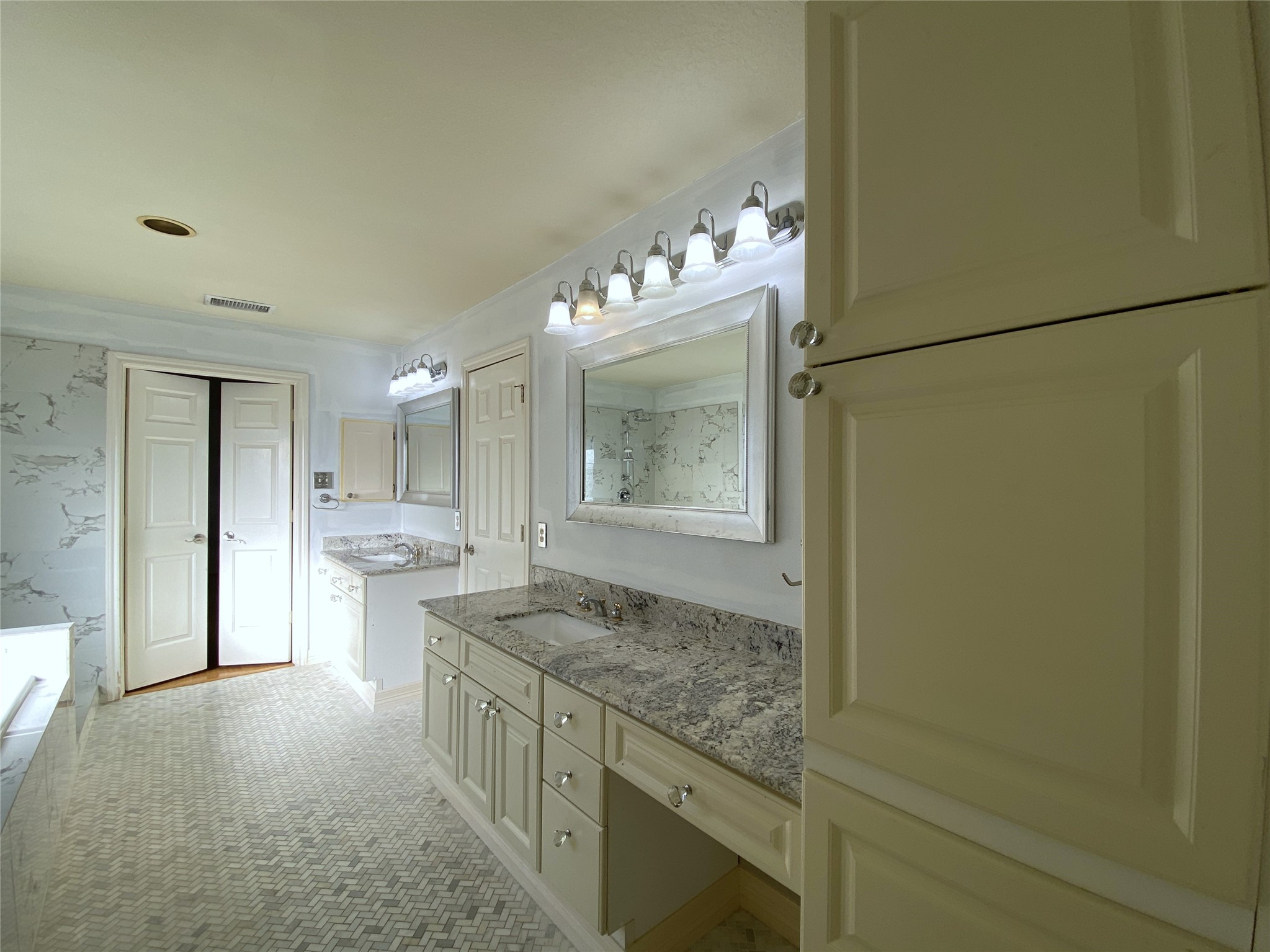 2604 Hopkins Street, Unit 1/2 Houston, TX 77006 - Photo 25 of 26 Linen storage & "make-up" station.