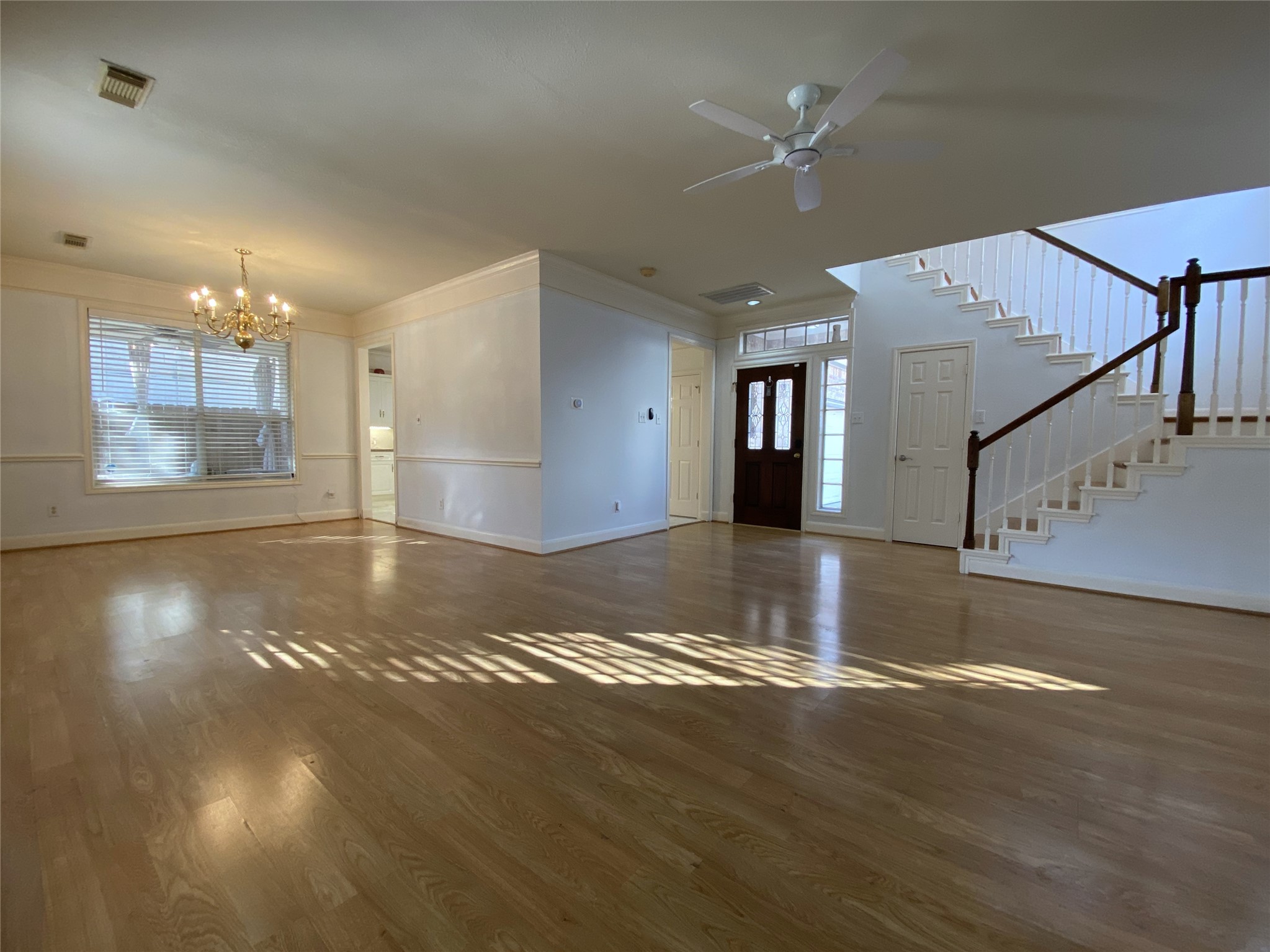 2604 Hopkins Street, Unit 1/2 Houston, TX 77006 - Photo 3 of 26 The living/dining combo space is very spacious.