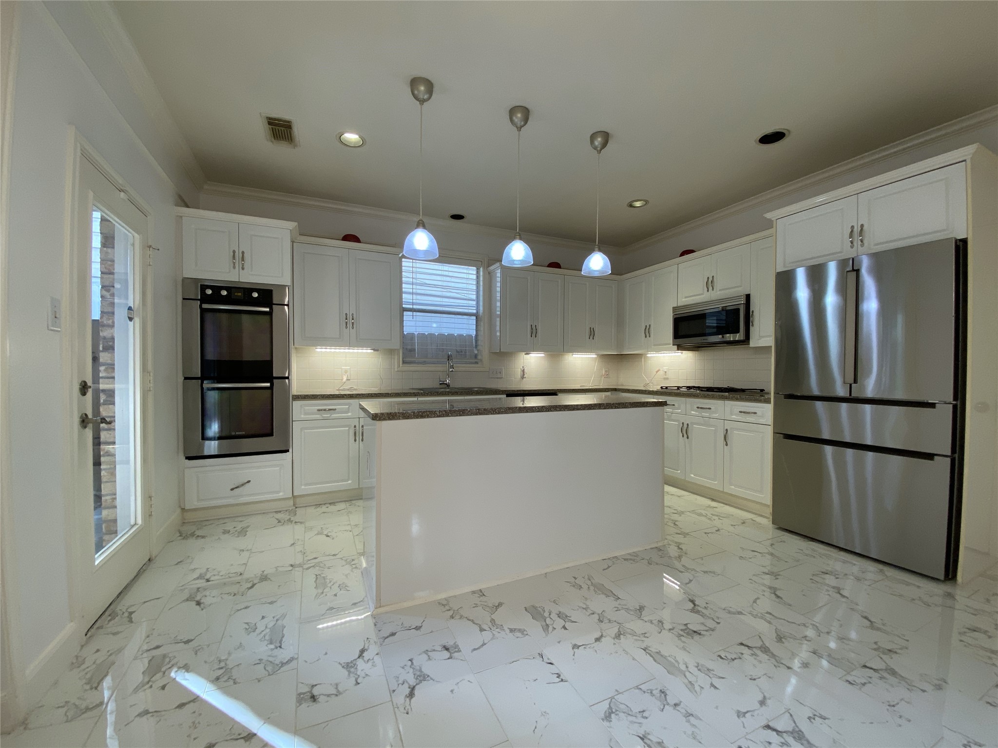 2604 Hopkins Street, Unit 1/2 Houston, TX 77006 - Photo 10 of 26 Features of this beautiful chef's kitchen include a 4-drawer French door refrigerator, gas cook top, Bosch brand dishwasher, lots of cabinet/counter space & an above sink window to bring in natural light.