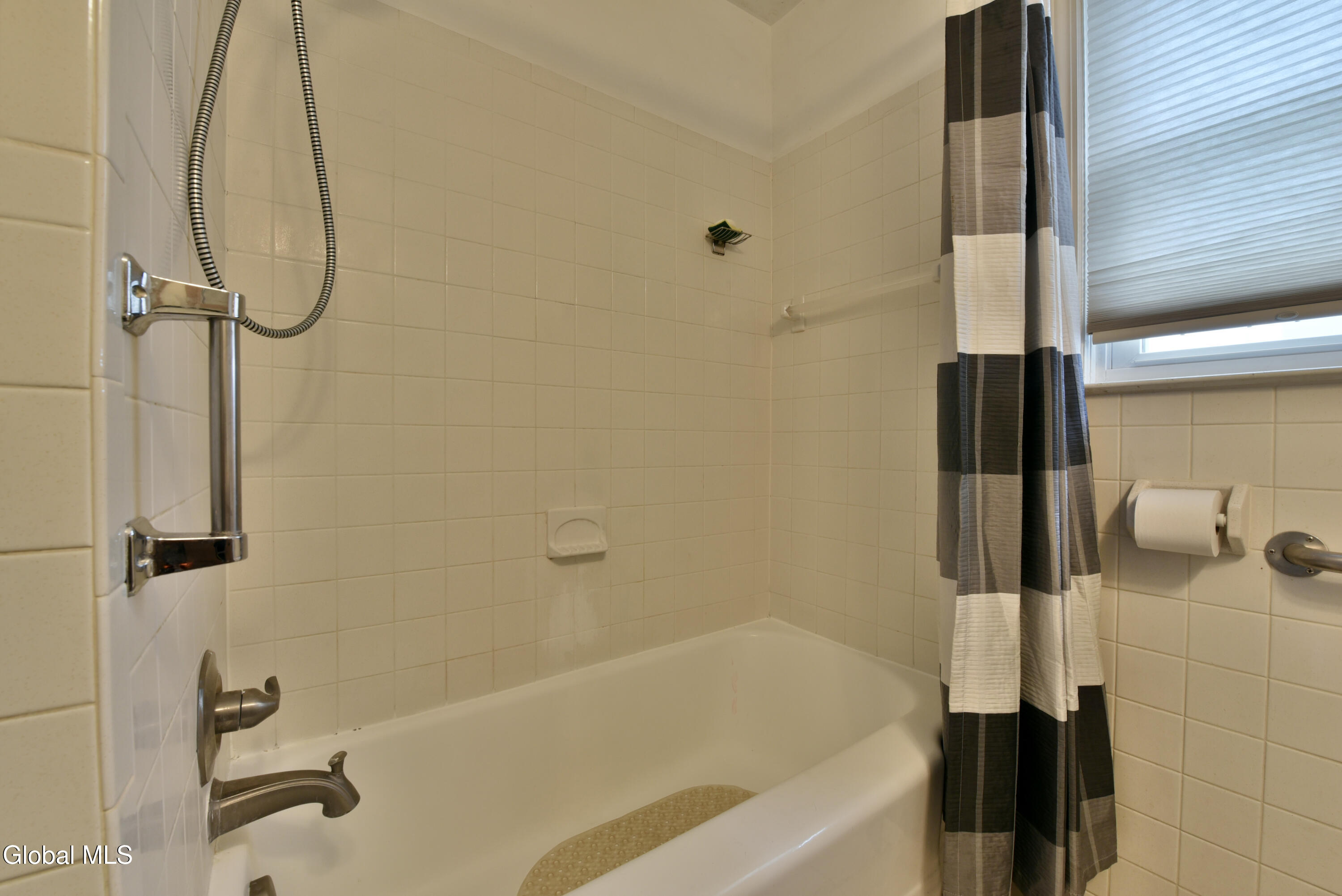 1702 Lenox Road Schenectady, NY 12308 - Photo 33 of 64 33