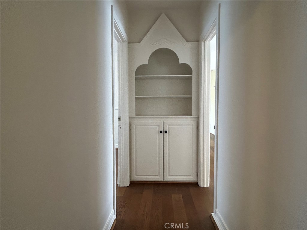 214 East Stocker Street Glendale, CA 91207 - Photo 11 of 31 Bult-in in hallway