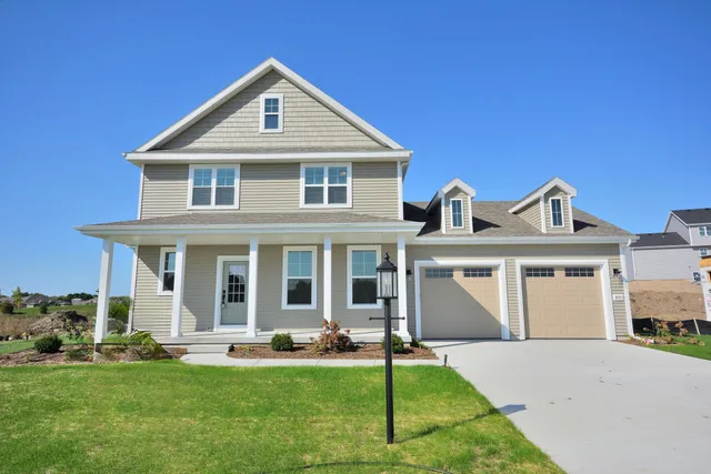 $664,900 | 633 Standing Stone Drive, Waukesha, WI 53189