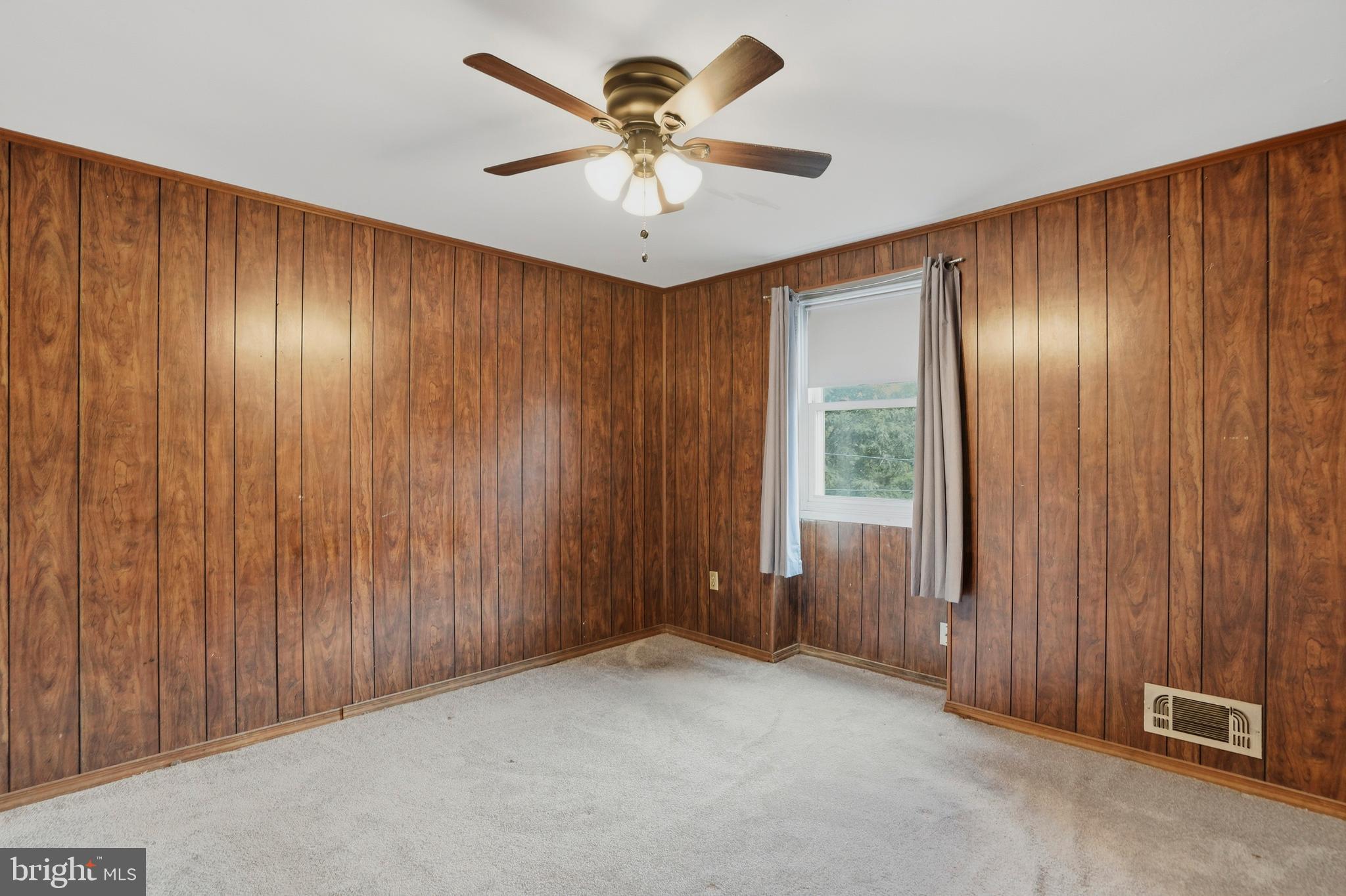 33 Bladen Road Baltimore, MD 21221 - Photo 15 of 29 Sunny and Spacious