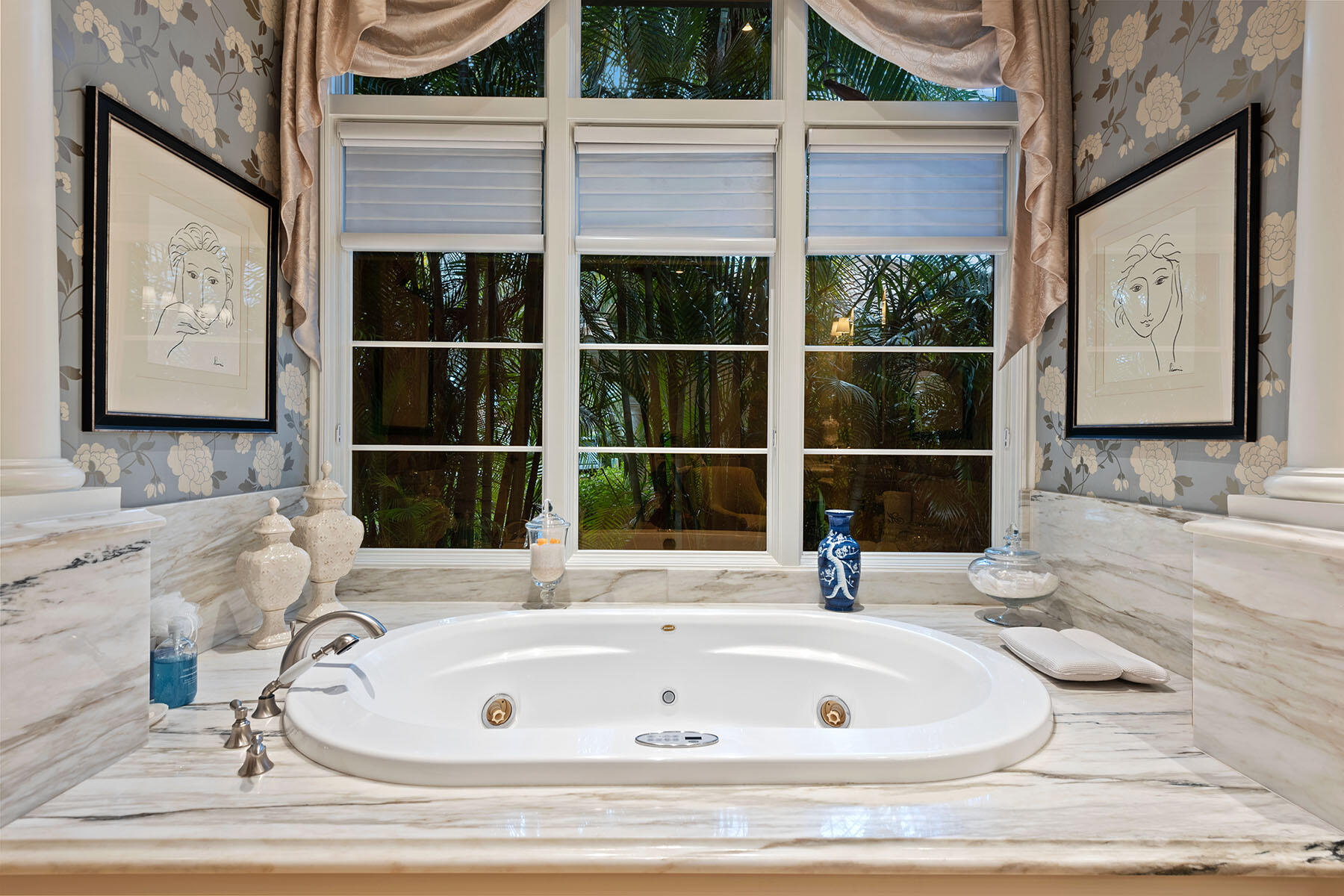 3855 Isla Del Sol Way Naples, FL 34114 - Photo 19 of 50 a view of a house with tub and wooden fence