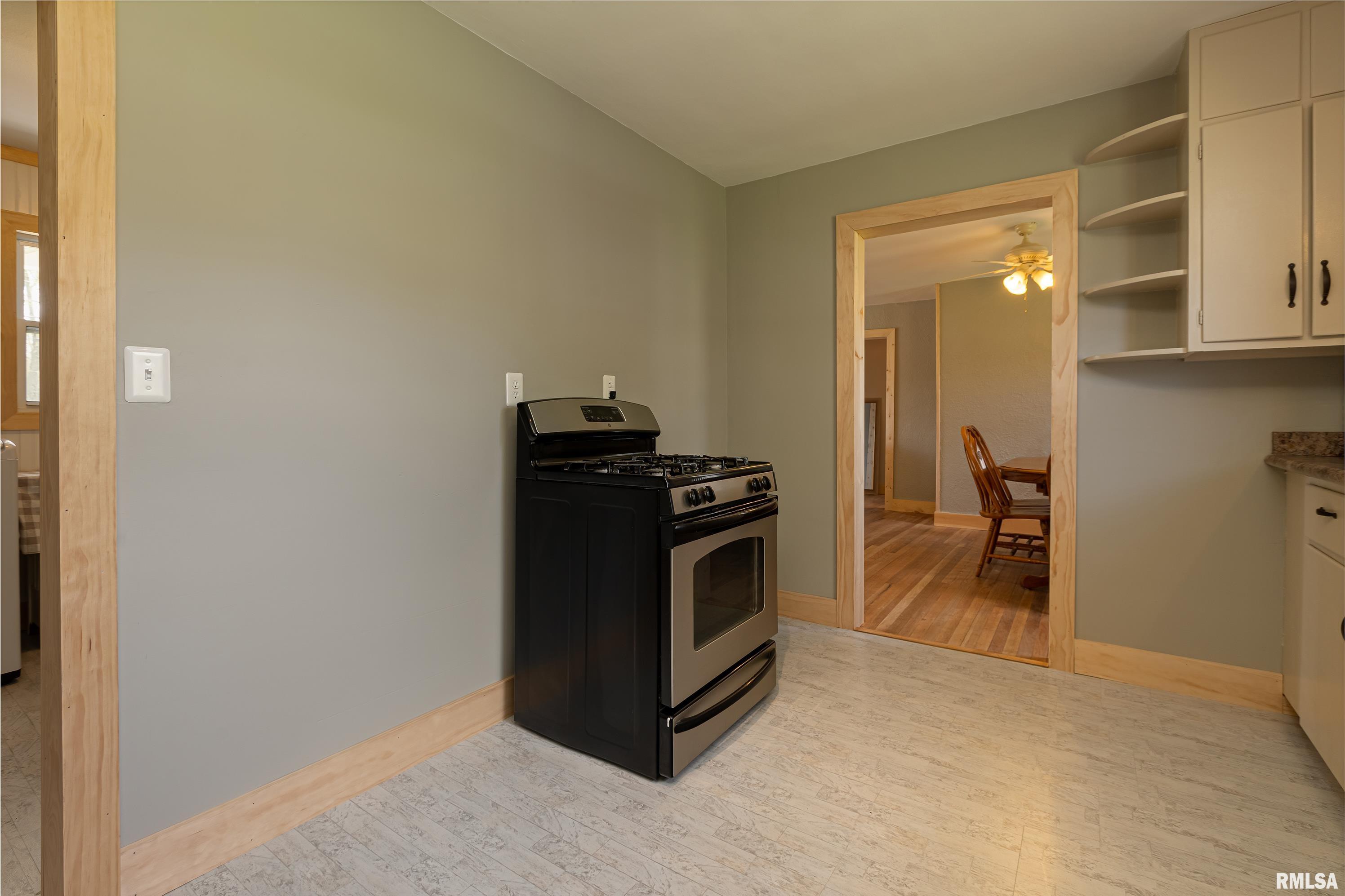 1502 Harlan Road Mount Vernon, IL 62864 - Photo 10 of 25 Gallery Image 10
