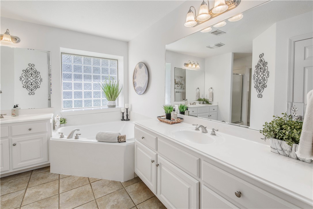 406 Cold Spring Drive College Station, TX 77845 - Photo 16 of 32 a bathroom with a bathtub a sink and a window