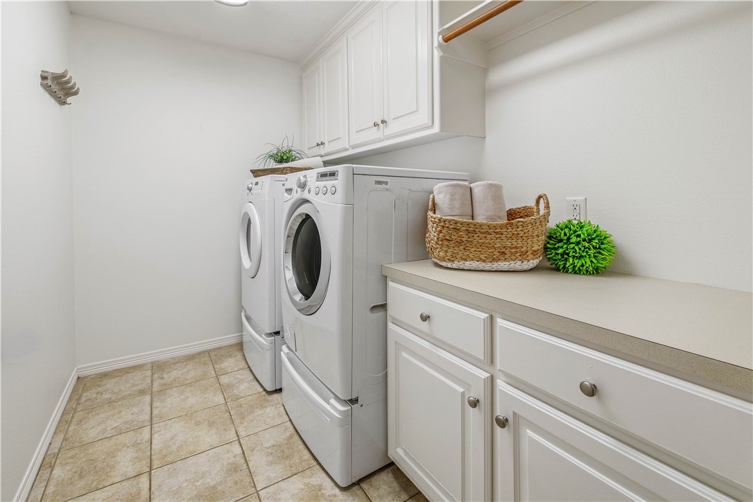 406 Cold Spring Drive College Station, TX 77845 - Photo 24 of 32 a utility room with sink dryer and washer