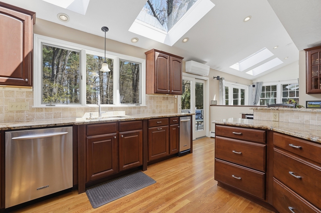 113 Madison Road Northborough, MA 01532 - Photo 10 of 42 Gallery Image 10