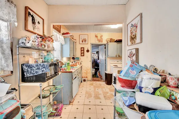 $141,125 | 421 2nd Street Northeast, Valley City, ND 58072