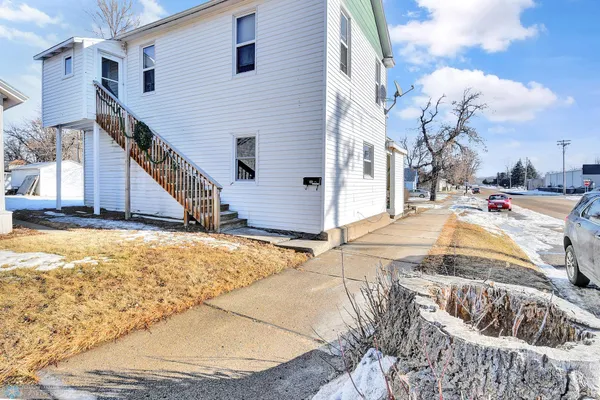 $141,125 | 421 2nd Street Northeast, Valley City, ND 58072