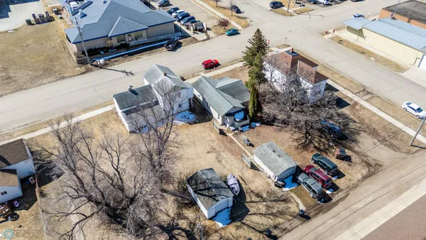 $141,125 | 421 2nd Street Northeast, Valley City, ND 58072