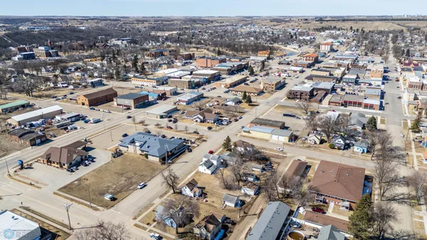 $141,125 | 421 2nd Street Northeast, Valley City, ND 58072