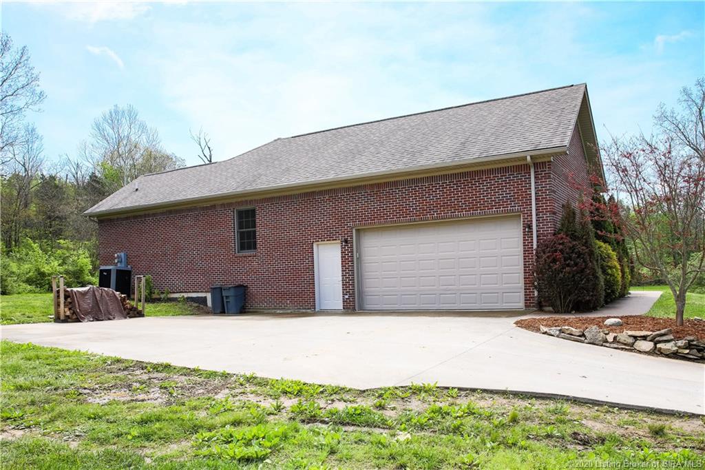 918 Walts Road Georgetown, IN 47122 - Photo 5 of 50