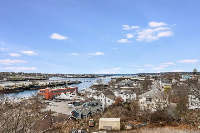 $2,800 | 17 Silva Court, Unit 3, Gloucester, MA 01930