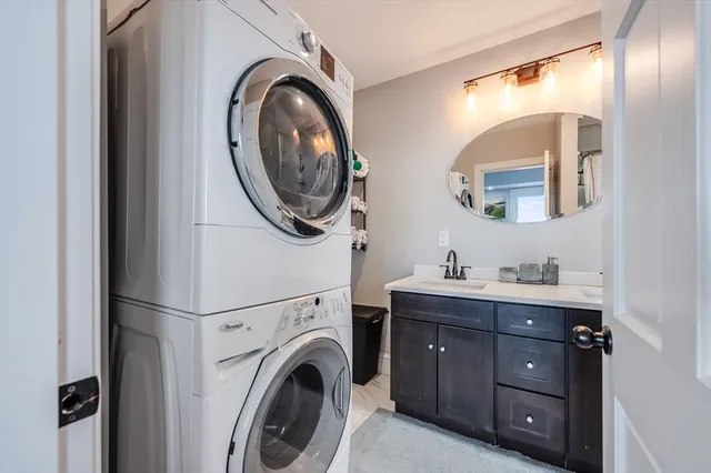 $2,800 | 17 Silva Court, Unit 3, Gloucester, MA 01930