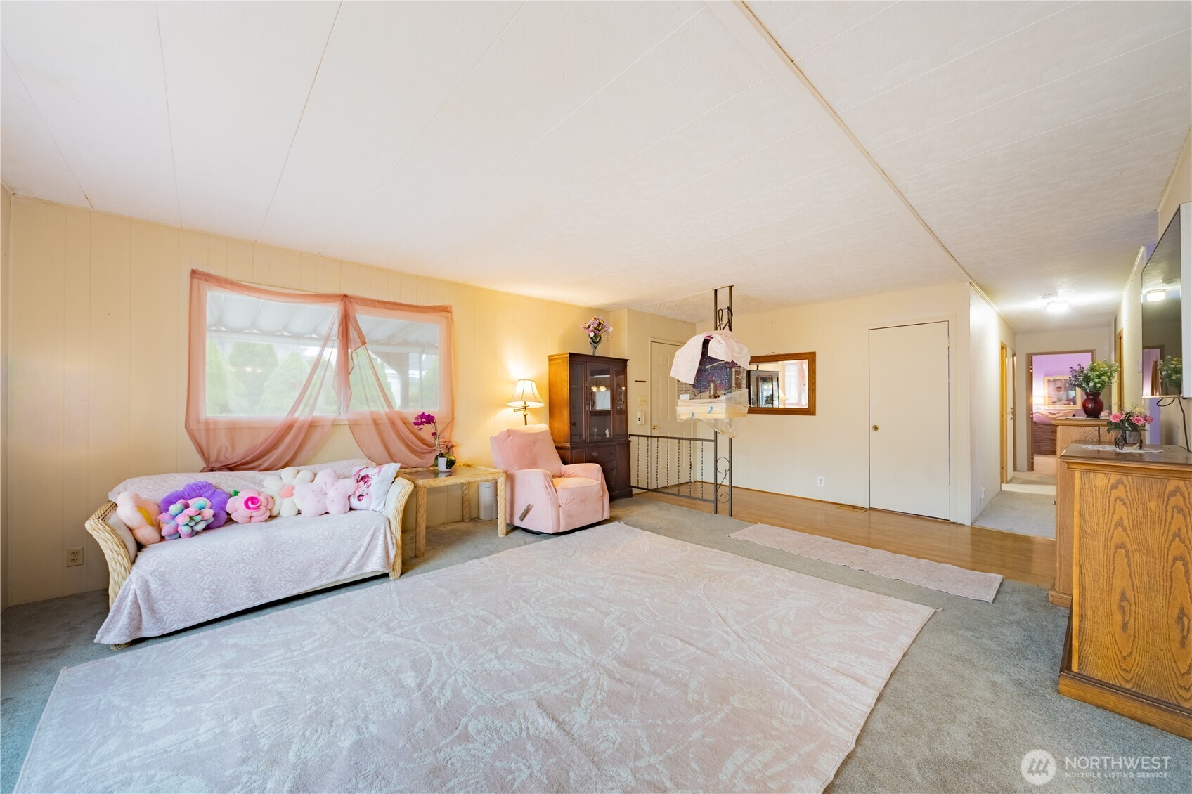 930 Trosper Road Southwest, Unit 64 Tumwater, WA 98512 - Photo 5 of 26 a spacious bedroom with a bed and a couch