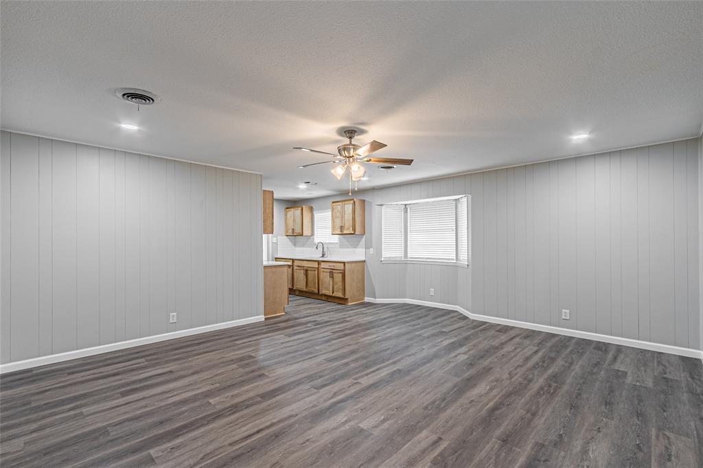 1205 Navaho Street Arlington, TX 76012 - Photo 3 of 18