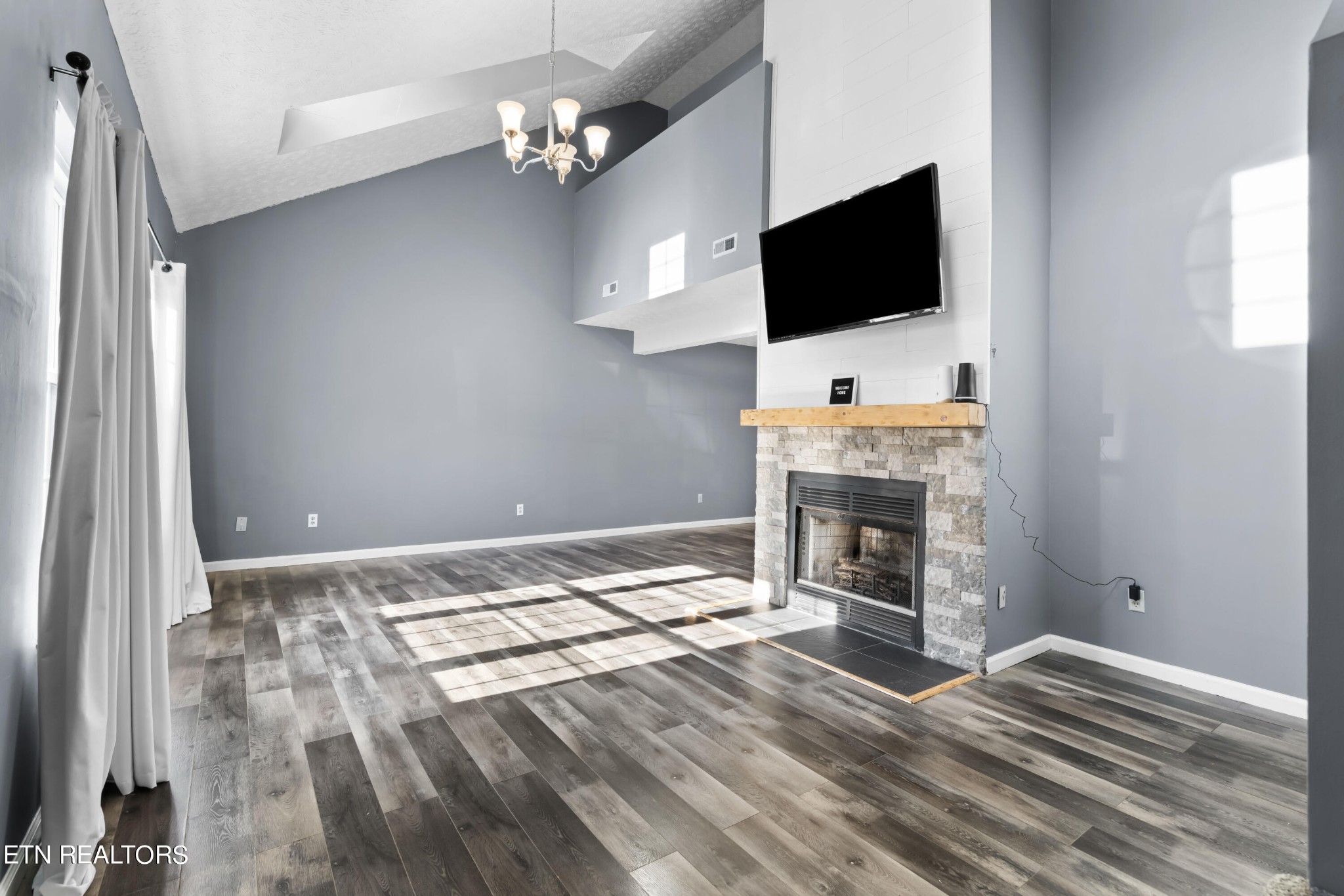 110 Hanover Place Oak Ridge, TN 37830 - Photo 2 of 24