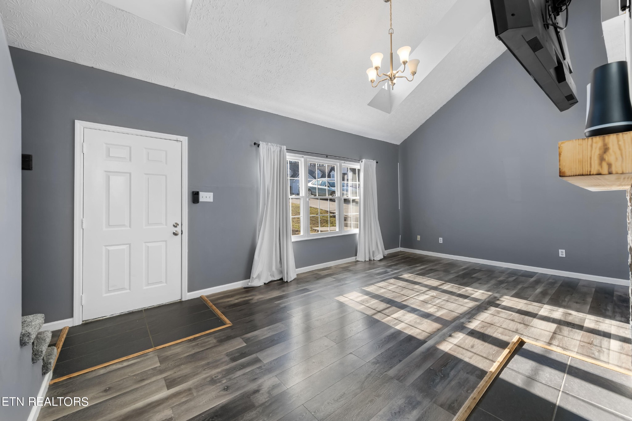 110 Hanover Place Oak Ridge, TN 37830 - Photo 3 of 24