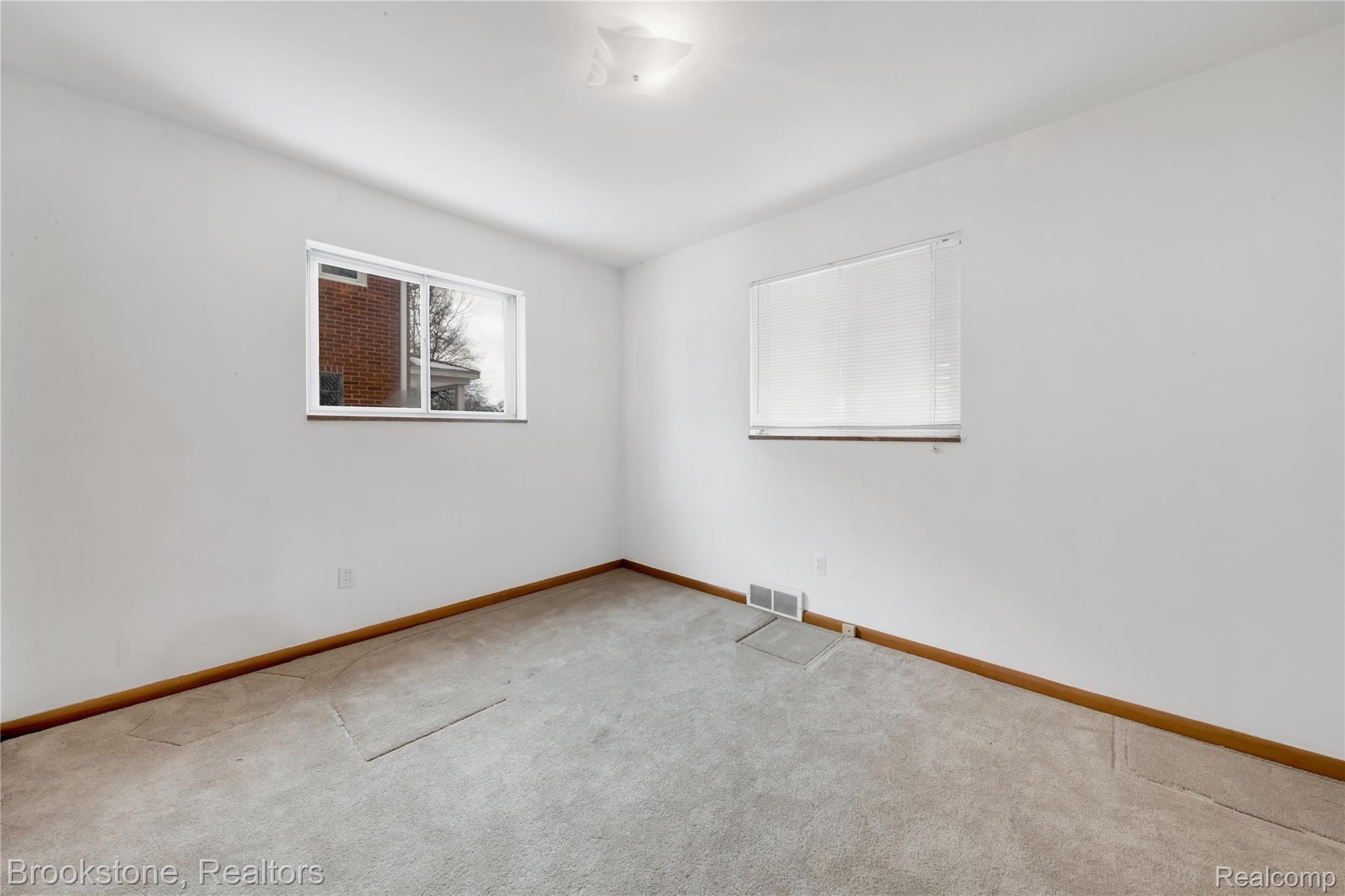 2190 Vernier Road Grosse Pointe, MI 48236 - Photo 24 of 43 2190 Vernier - HD Drone Photography-12.jpg