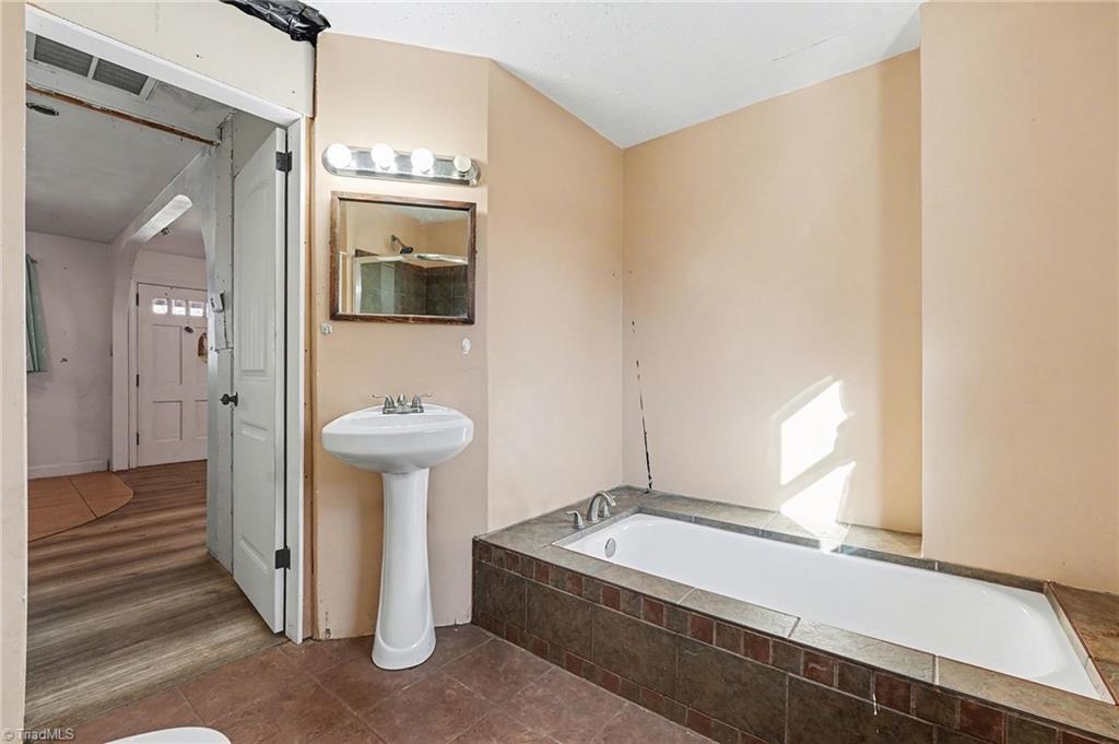 4446 White Rock Road Winston-Salem, NC 27105 - Photo 10 of 21